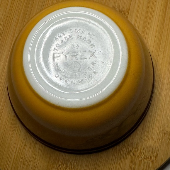 Vintage Pyrex Old Orchard Brown 401 Mixing Nesting Bowl, fruit pattern, 1.5 pint - Picture 6 of 10